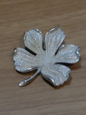 Vintage Silver-Tone Textured Leaf Brooch Pin - Unsigned